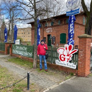 beim Flyern vor der Gaststätte G7
